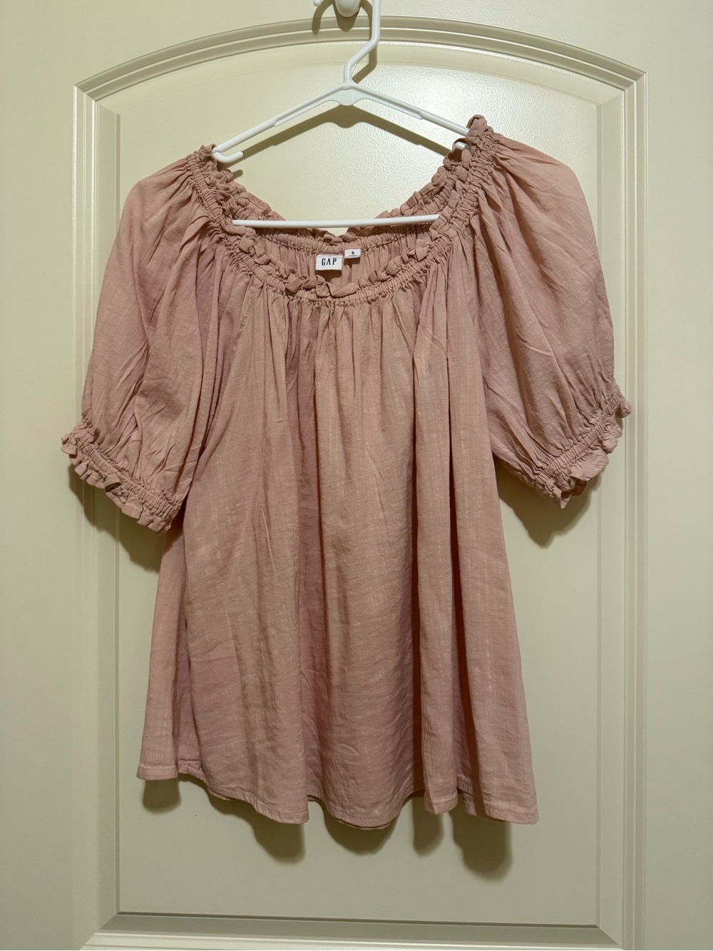GAP Women's Pale Mauve Boho Blouse - Smocked Neck & Puff Sleeves